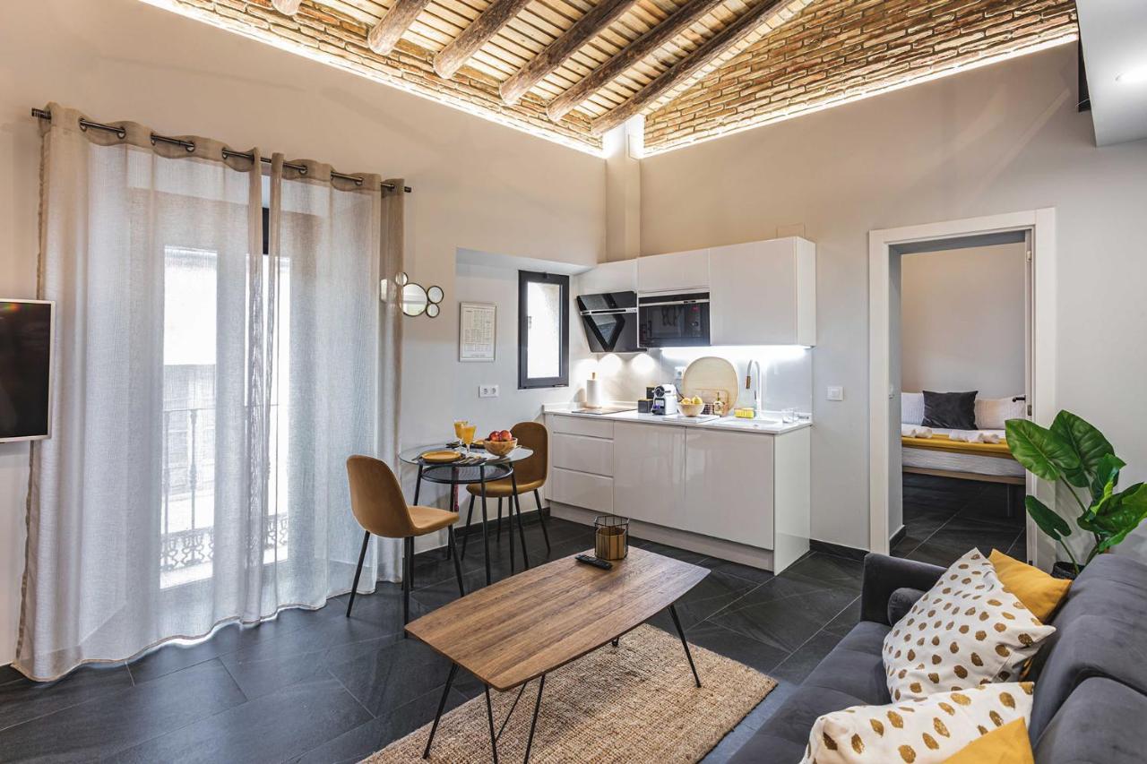 Apartamentos Caceres Central Suites Luaran gambar